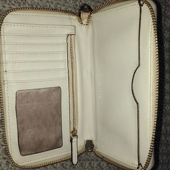 Michael Kors wallet - Picture 2 of 2